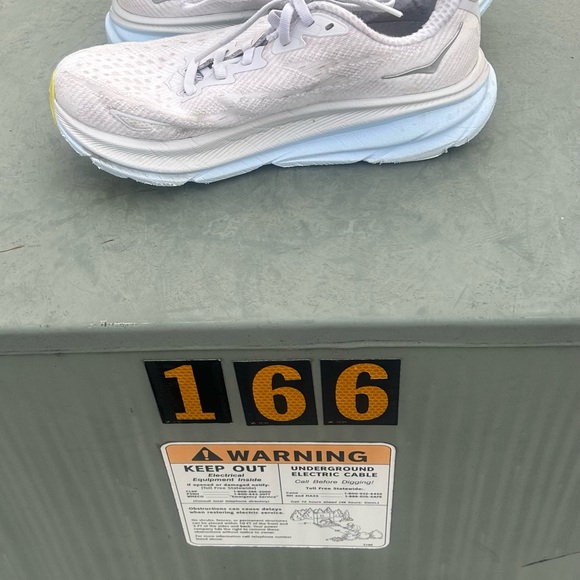 HOKA one one Clifton 9 running shoe women’s size 7 B white - Picture 5 of 12